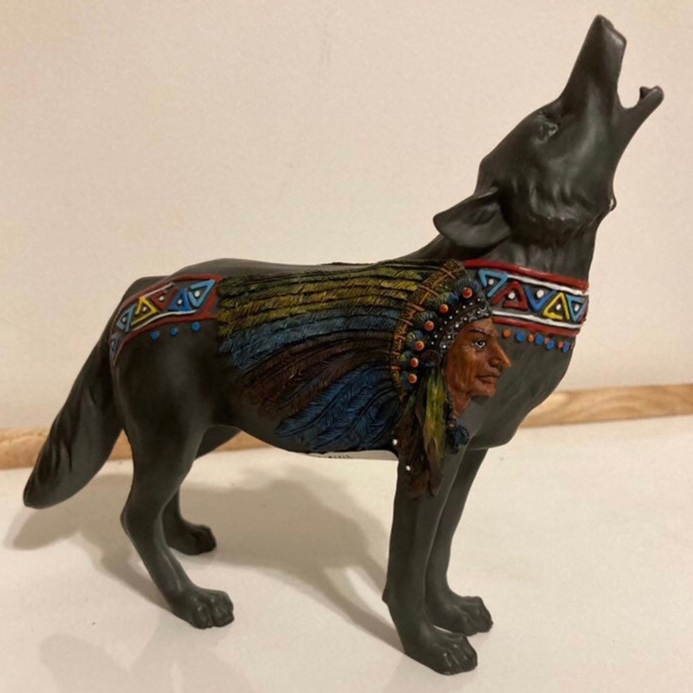 Call of the Wolf Figurine #14115 War Chief Wolf 2005